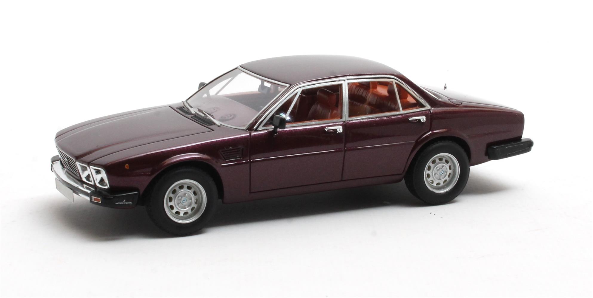 De Tomaso Deauville S2 1978-1985 Donkerrood - 1:43